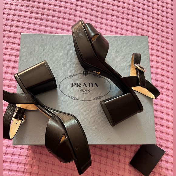 Prada heels - Picture 1 of 10